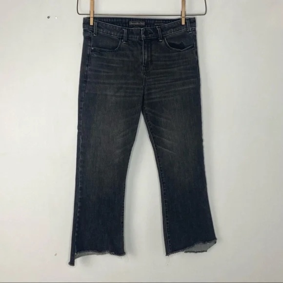Abercrombie and Fitch High Rise Cropped Flare Jeans Size 30 Off Black - Picture 3 of 8